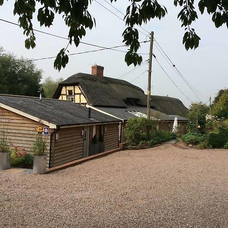 The Steppes Holiday Cottages เฮริฟอร์ด ภายนอก รูปภาพ